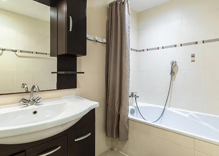 別荘 Lisa Maria D N38 2p5 サリ・ソランザラ